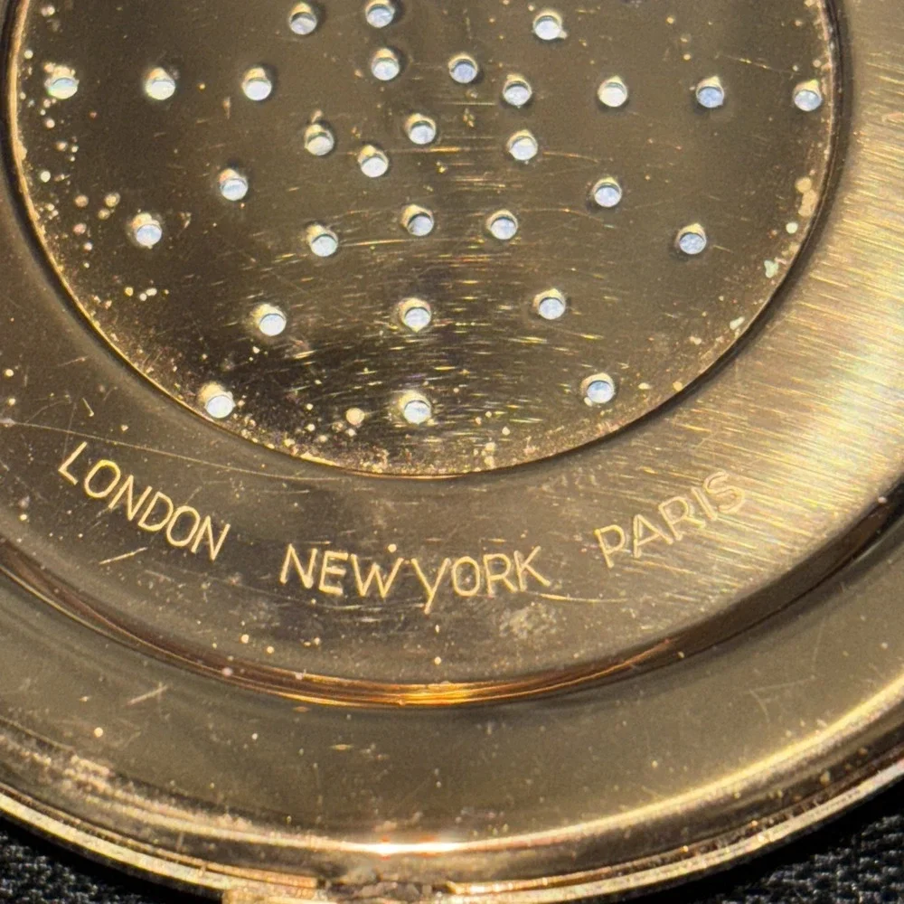 Vintage Powder Compact Elizabeth Arden Swiss TwistPatented Mechanism Ornate 3832